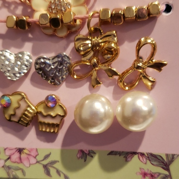 Decree Earrings and Bracelets set - Picture 4 of 5